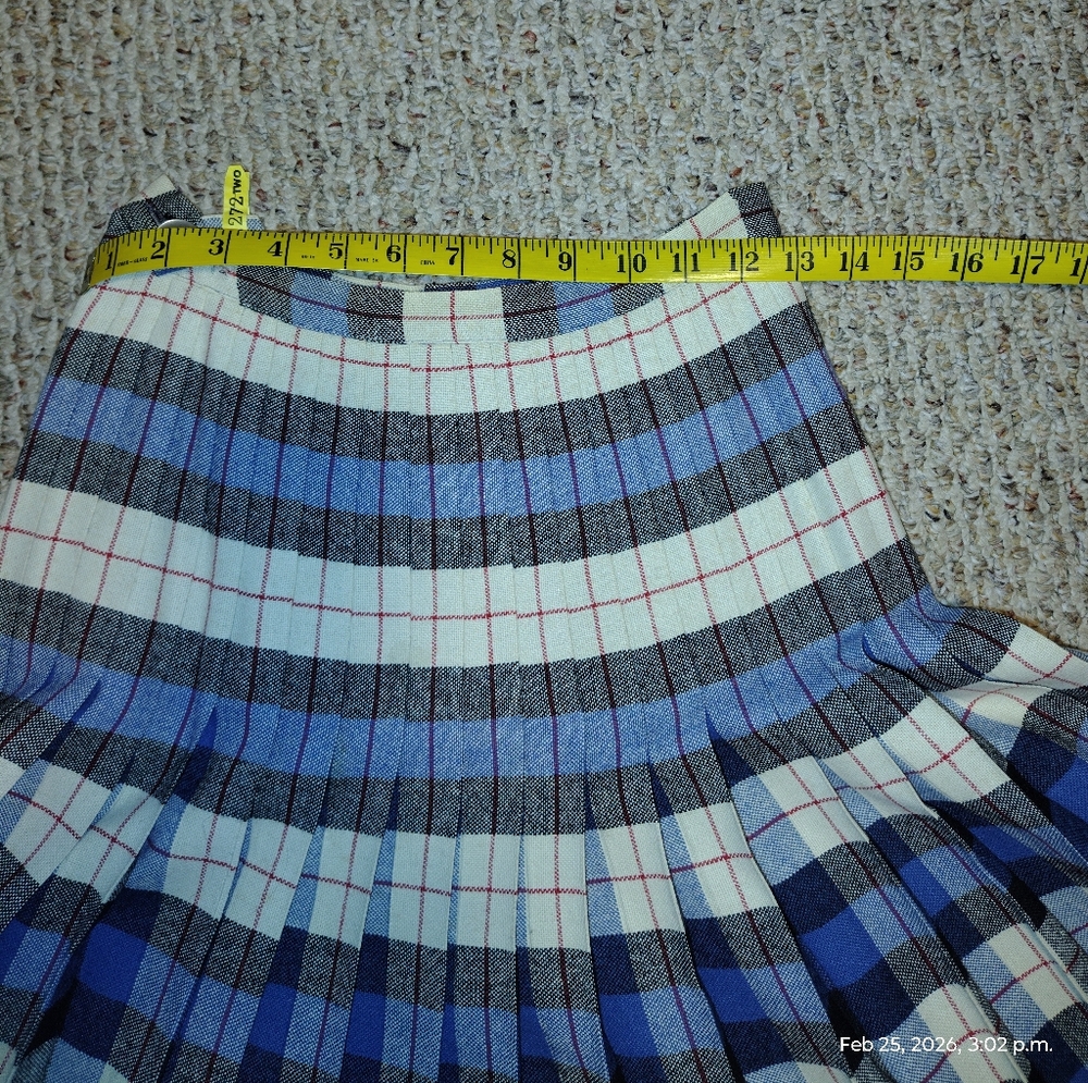 Authentic 1950s Reversible Plaid Skirt | 24” Waist | Circa 1955 | Original Owner - Picture 6 of 8